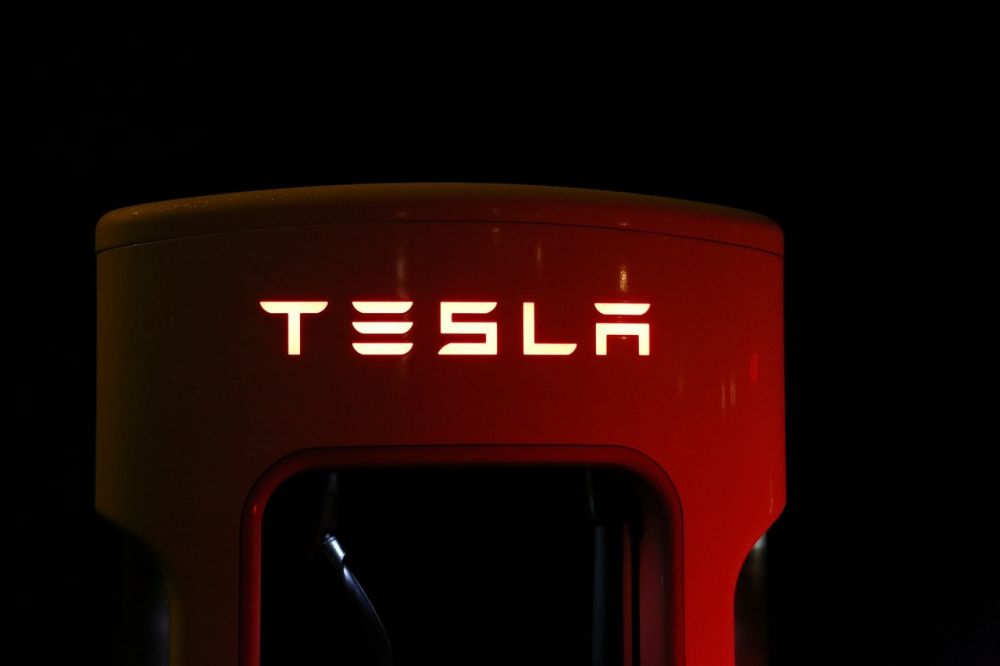 Tesla-ladere: En grundig oversikt over elektriske ladestasjoner for Tesla-biler