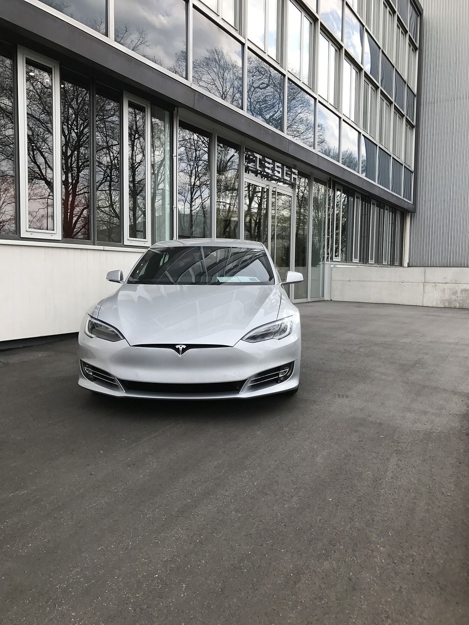 Tesla Model X: En dypdykk i den revolusjonerende elektriske SUV-en